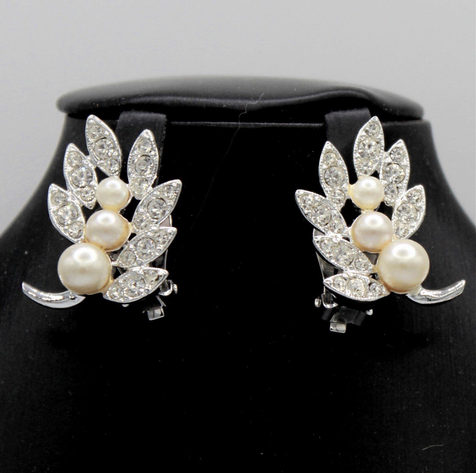 Vintage EMMONS Pearl Rhinestone Leaf Necklace Bracelet Earrings Set Original Box