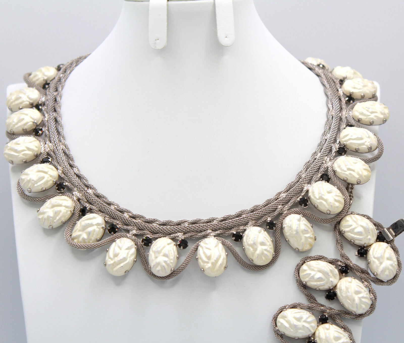 HOBE? White Carved Black Rhinestone Mesh Collar Necklace Bracelet Earrings Set