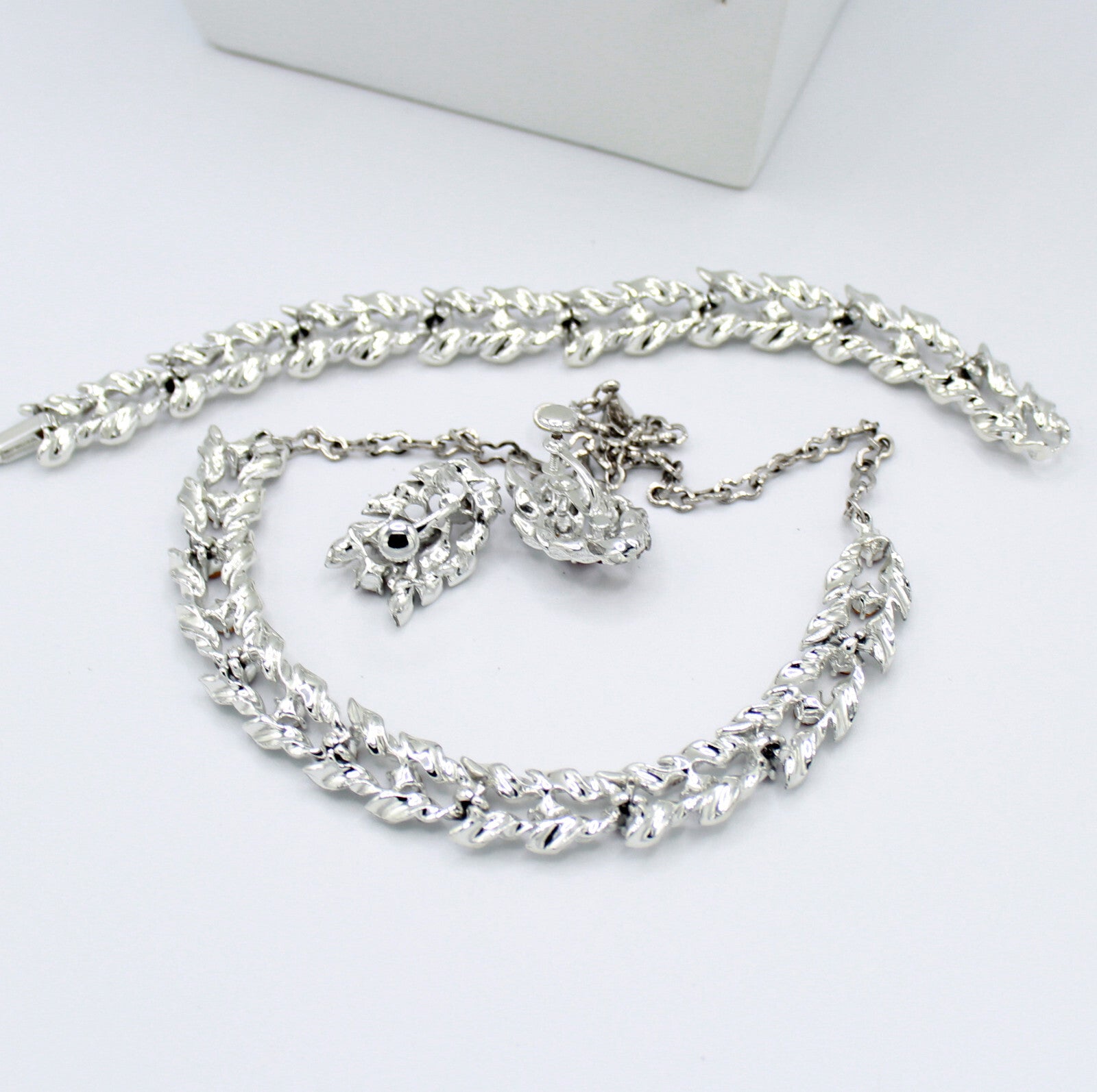 Vintage Elegant RED RHINESTONE Silver Leaves Necklace Bracelet Earrings Set