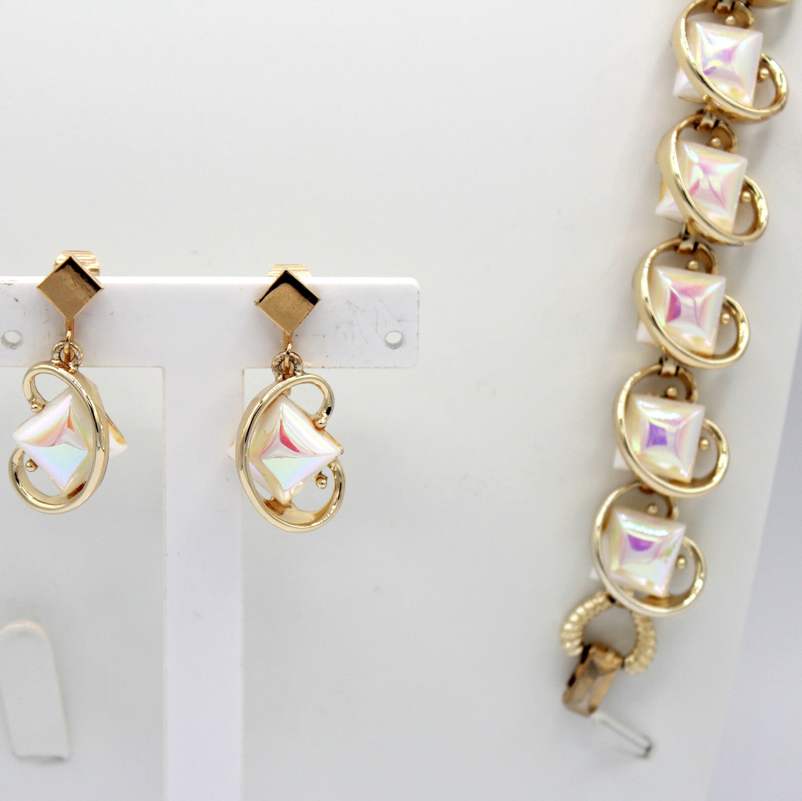 VTG Iridescent White Square Glass Geometric Mod Necklace Bracelet Earrings Set