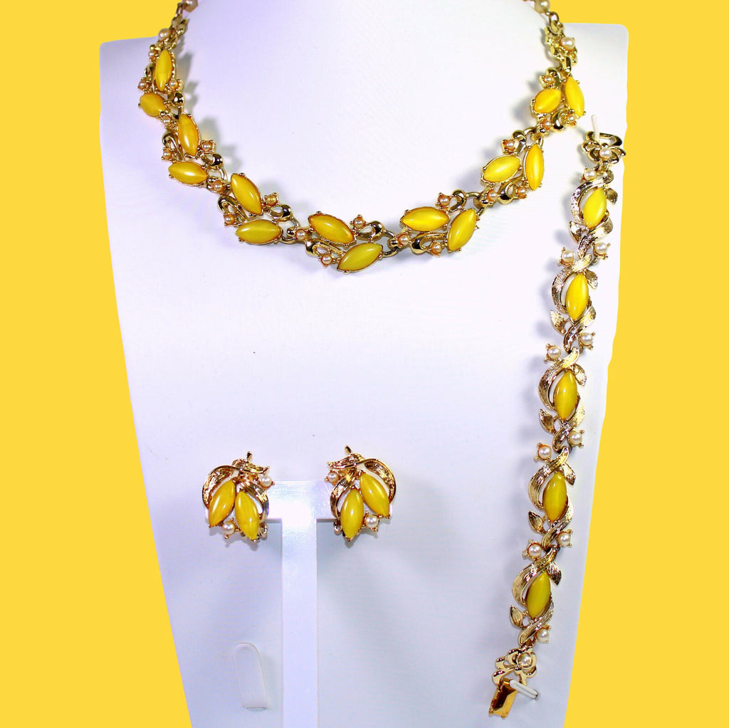 Vintage YELLOW MOONGLOW Rhinestone Faux Pearl Necklace Bracelet Earrings Set