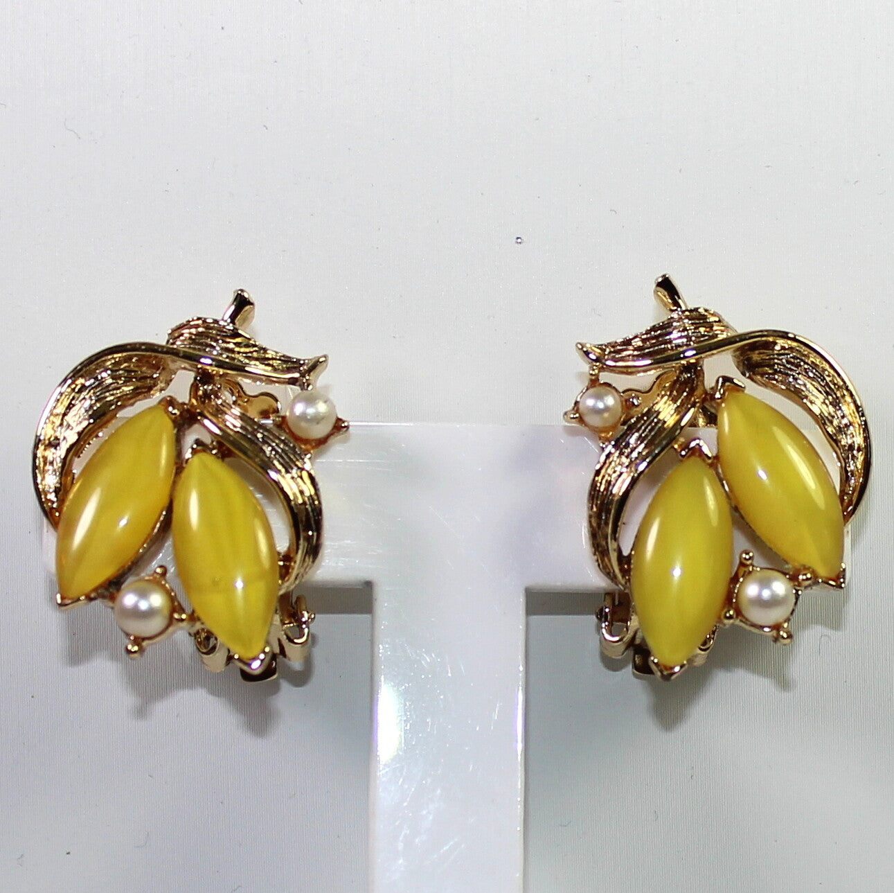 Vintage YELLOW MOONGLOW Rhinestone Faux Pearl Necklace Bracelet Earrings Set