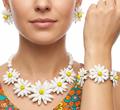 VTG White Glass Petal Daisy Flower Yellow Bead Necklace Bracelet Earrings Set