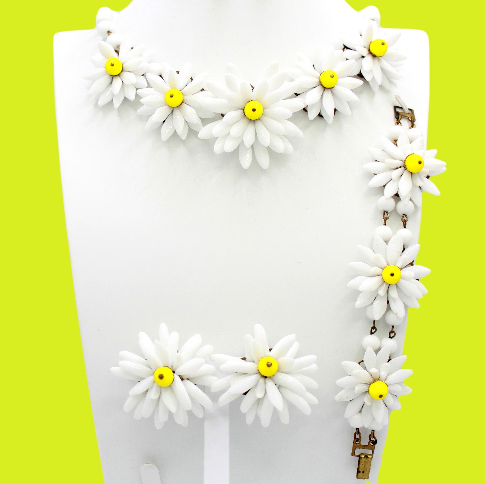 VTG White Glass Petal Daisy Flower Yellow Bead Necklace Bracelet Earrings Set