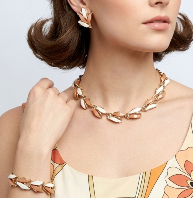 Vintage MOCHA BROWN WHITE THERMOSET Leaves Necklace Bracelet Earrings Set