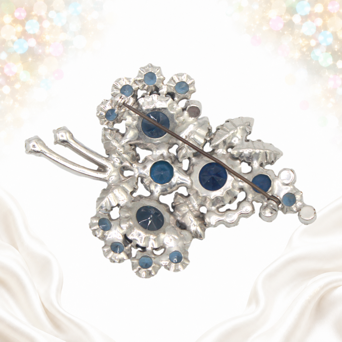 Vintage Juliana blue multi-prong rhinestone brooch, back with pin clasp