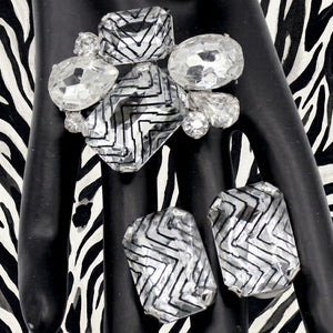 Vintage Juliana Clear Black Chevron Pattern Rhinestone Brooch Earrings Set IIJJ#9021