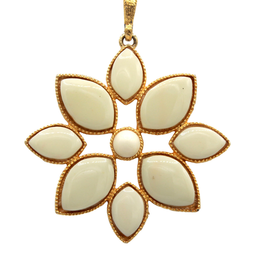 Vintage JULIANA Cream Lucite Figural Flower Pendant Neckring Necklace IIJJ#8628