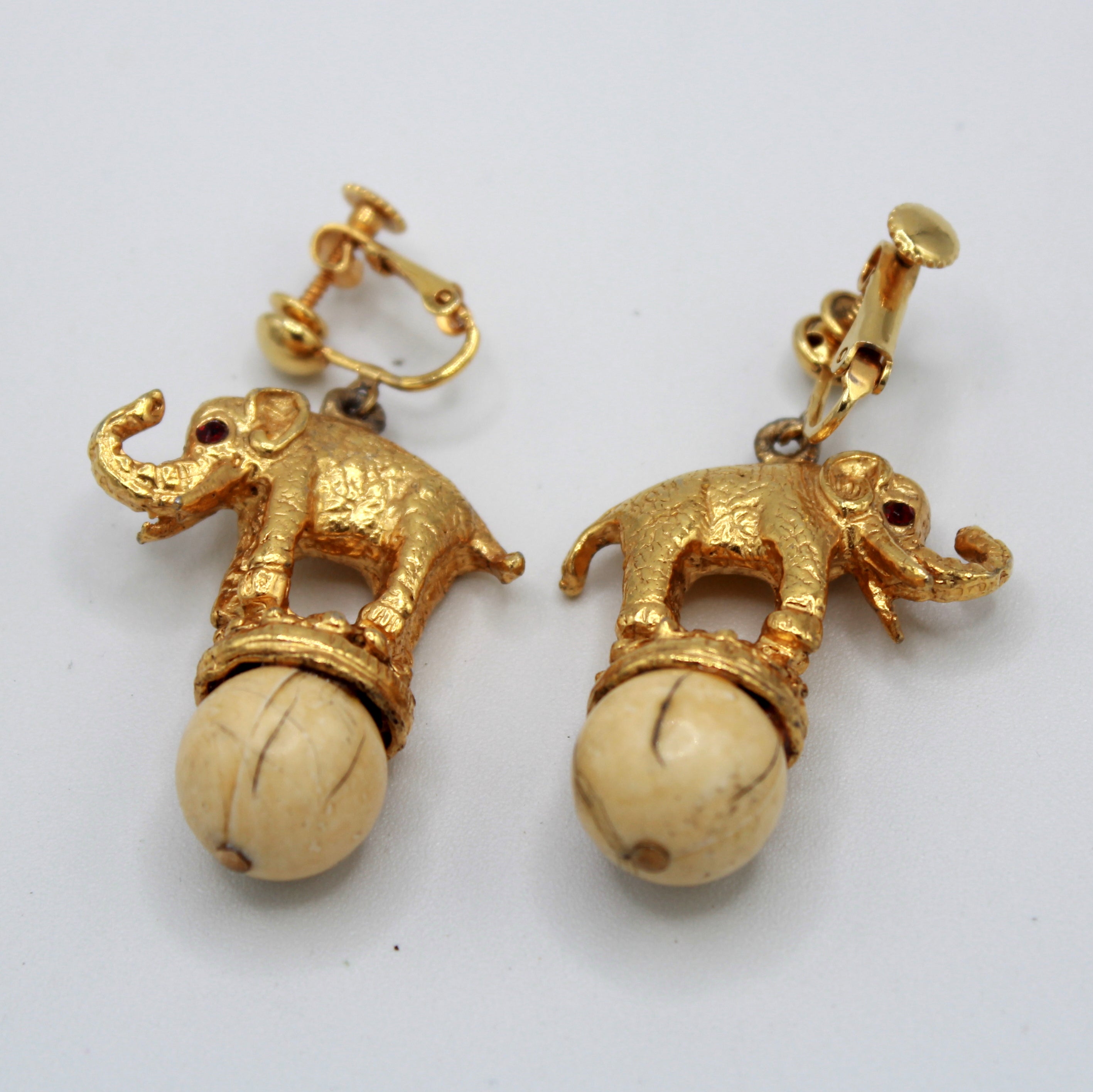 Vintage Juliana Figural Circus Elephant Dangle Earrings Faux Ivory IIJJ#9096
