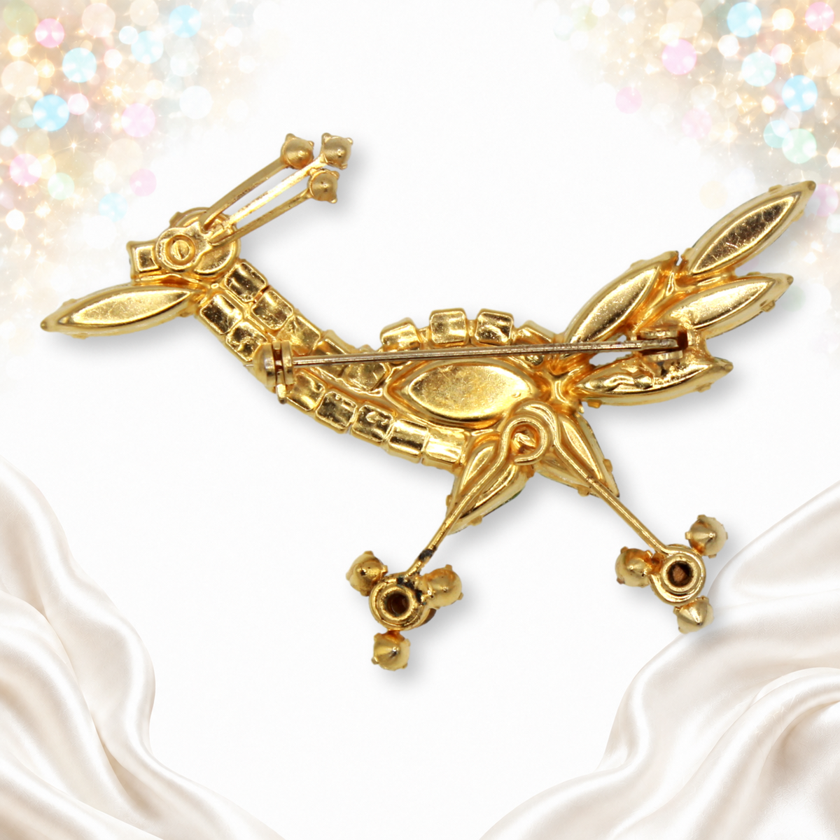 Reverse of Juliana road runner brooch IIJJ934, gold-tone construction and pin clasp