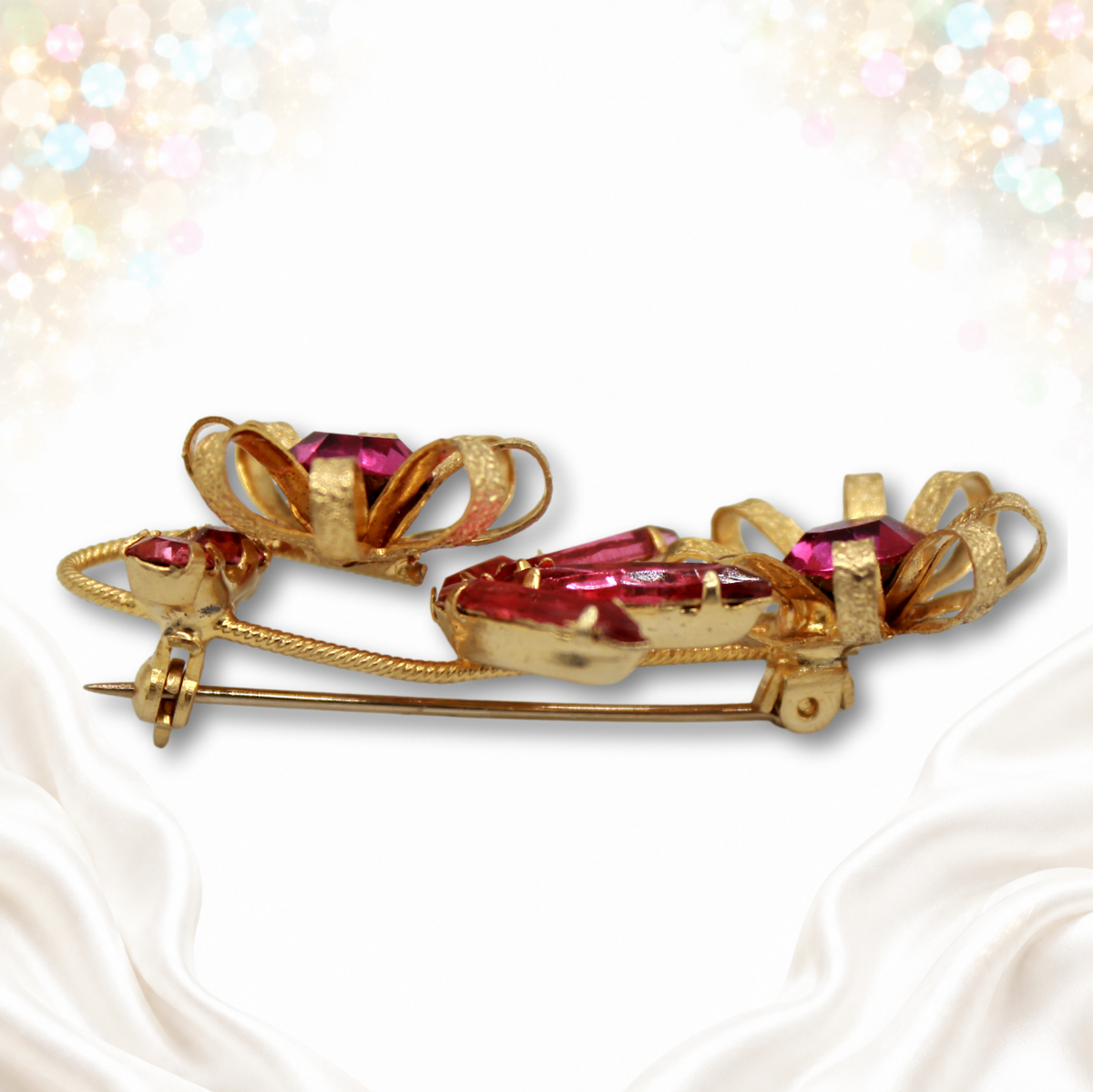 Side view showing Juliana twisted wire and brooch construction