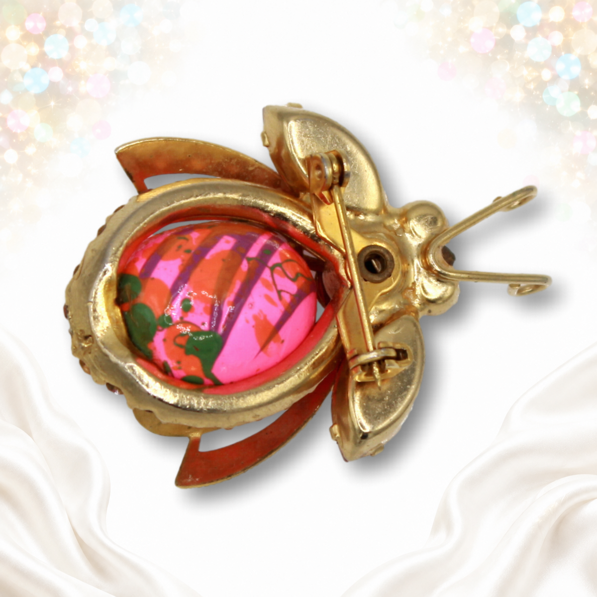 Actual reverse pin fastening of vintage Juliana beetle brooch