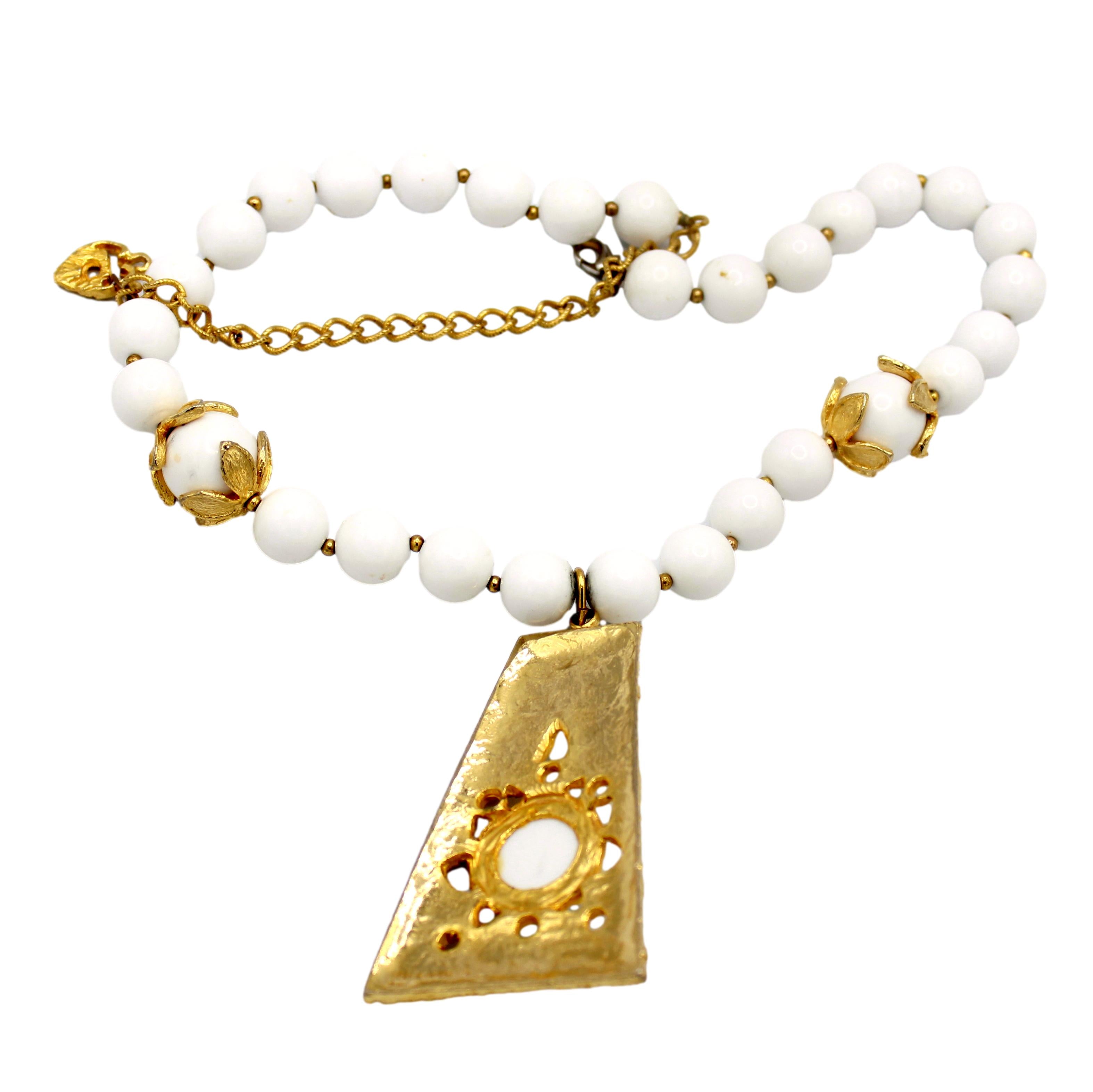 Vintage Juliana 1973 White Bead Openwork Leaf Pendant Necklace IIJJ#9186