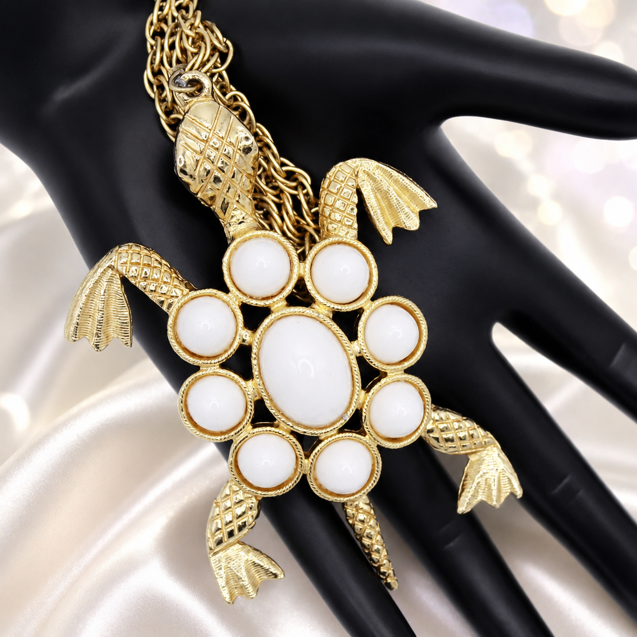 Vintage Juliana White Lucite Cabochon Figural Sea Turtle Necklace IIJJ#9396