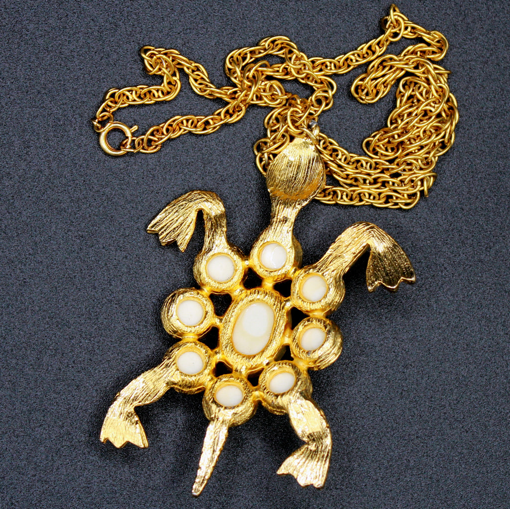 Vintage Juliana White Lucite Cabochon Figural Sea Turtle Necklace IIJJ#9396