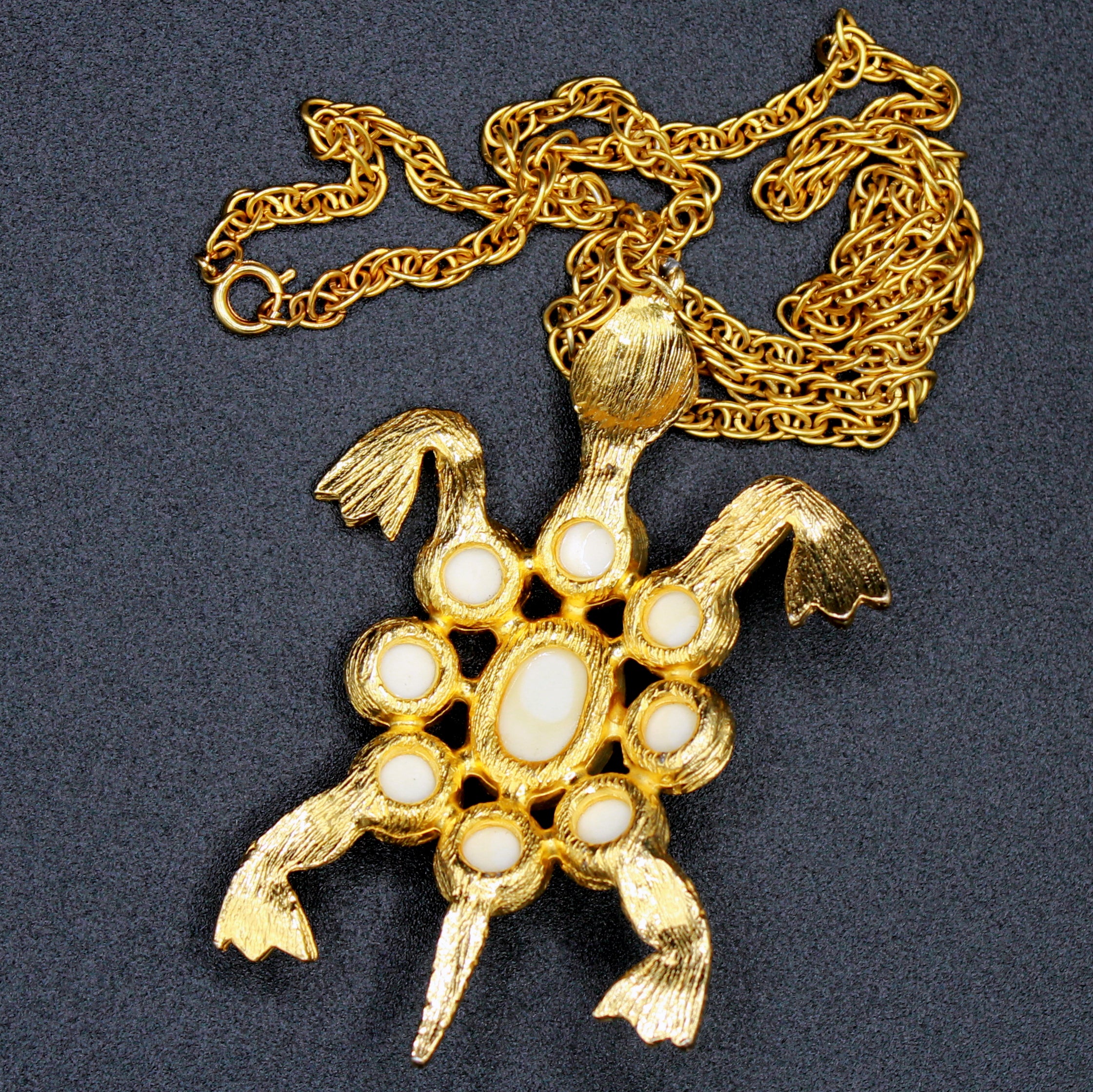 Vintage Juliana White Lucite Cabochon Figural Sea Turtle Necklace IIJJ#9396