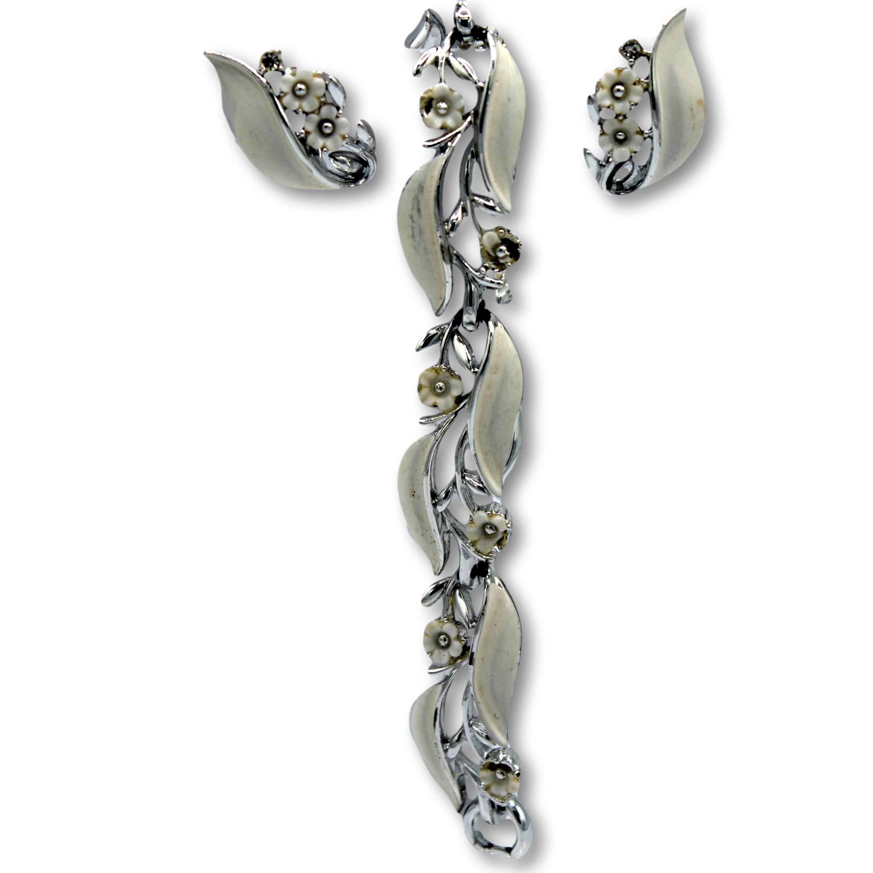 Vintage LISNER White Enamel Leaf Flower Bracelet Screw Earrings Set