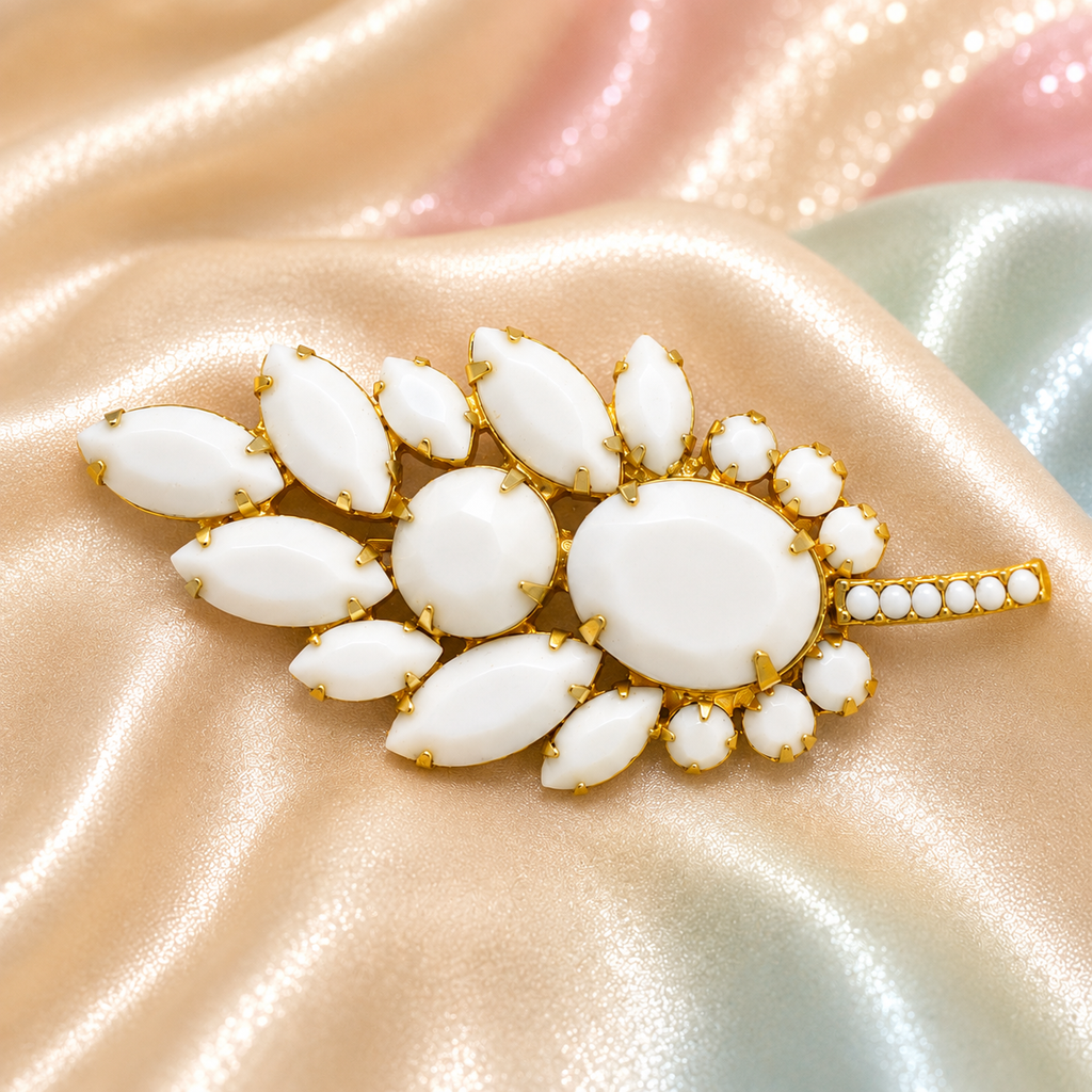 Vintage Juliana White Opaque Rhinestone Figural Leaf Brooch IIJJ#2614