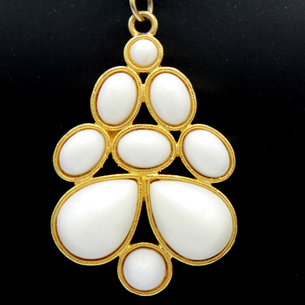 Vintage JULIANA Bold White Lucite Cabochon Pendant Necklace IIJJ#8758