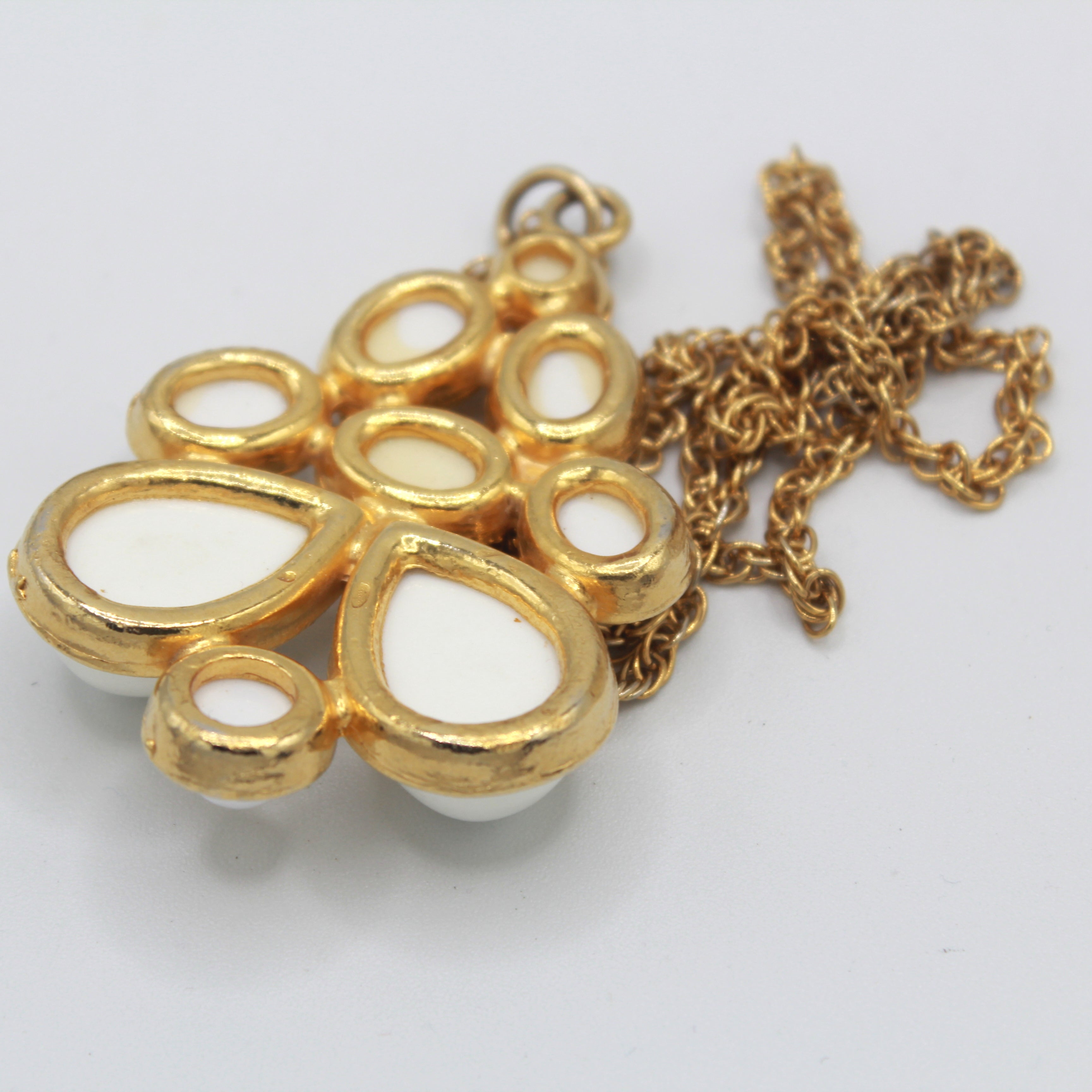 Vintage JULIANA Bold White Lucite Cabochon Pendant Necklace IIJJ#8758