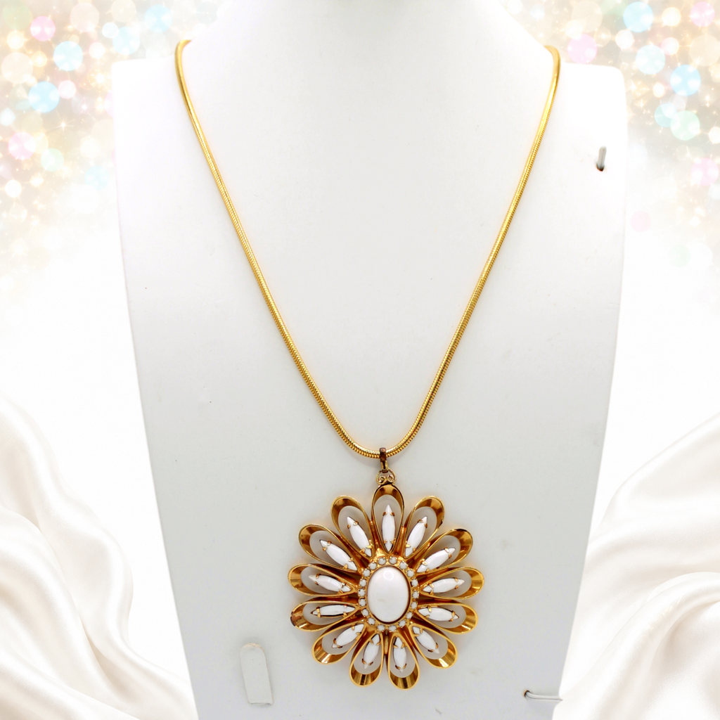 Vintage Juliana White Cabochon Rhinestone Flower Pendant Necklace IIJJ#4211