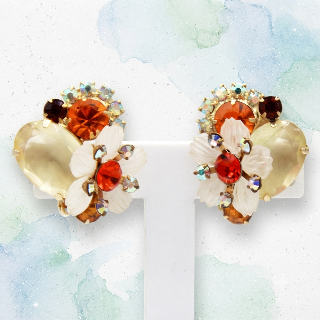 Coming Soon Vintage Juliana Pale Yellow Oval Rhinestone Flower Earrings Frosted Lucite Petals IIJJ#9242